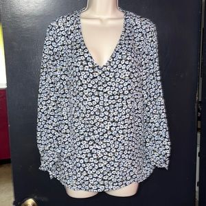 CeCe blue and black floral tunic style top. Sz large.